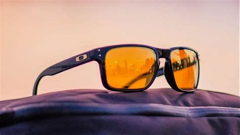 Top 10 sunglasses brands .